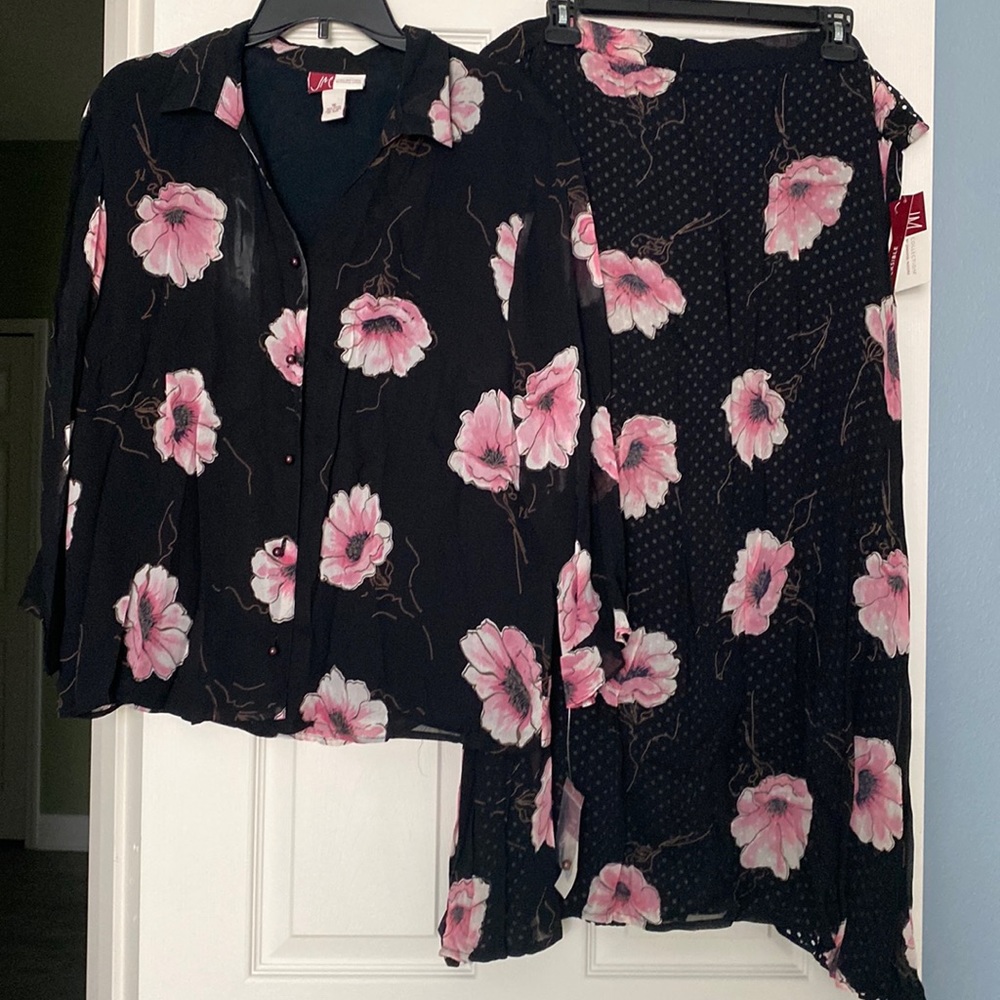 NWT..Sheer Button Front Top w/Reversible Skirt 16/18